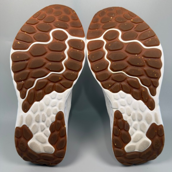 New Balance Fresh Foam Arishi V4 Womens 9.5 9 1/2 B Running Shoes White Orange - Picture 15 of 16